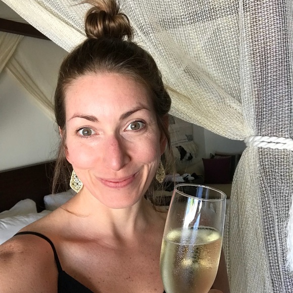 Meet your Posher, Alexis - Picture 1 of 1